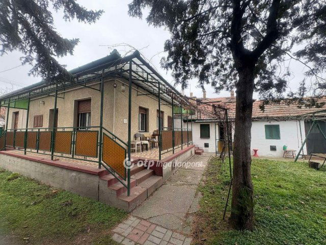 Eladó családi ház, Monoron 64.99 M Ft, 2 szobás