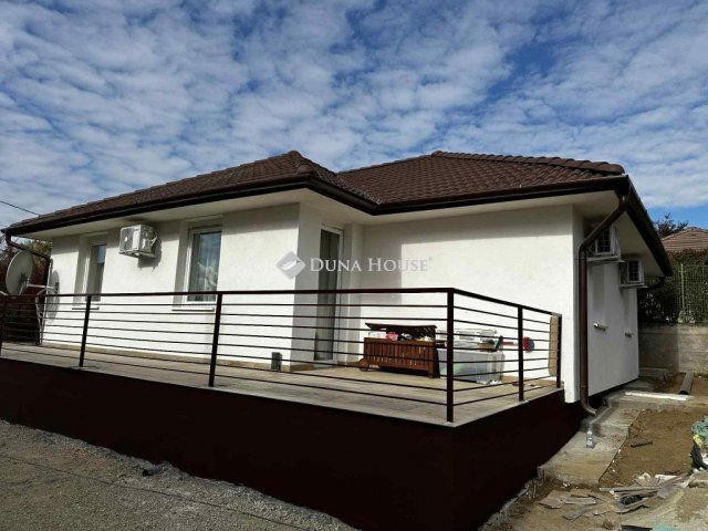 Eladó ikerház, Tabon 58.5 M Ft, 4 szobás / költözzbe.hu