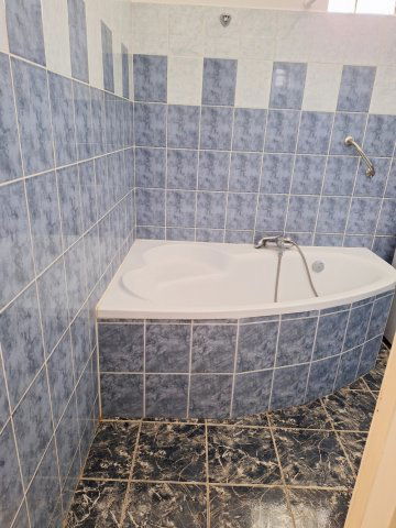 Eladó családi ház, Karádon 66 M Ft, 3+1 szobás