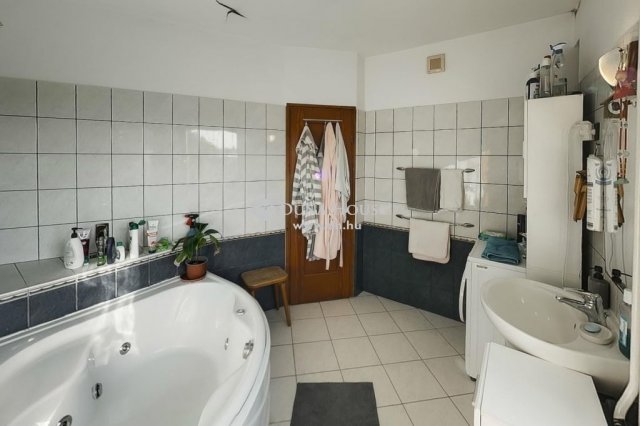 Eladó családi ház, Nagykőrösön 99 M Ft, 5 szobás