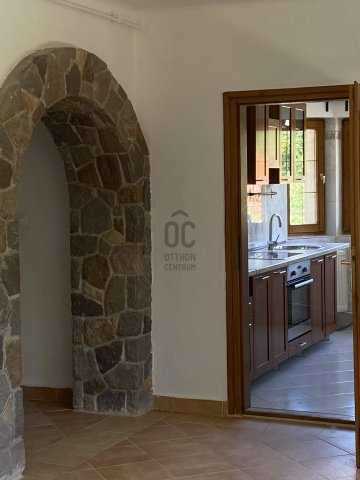 Eladó családi ház, Leányfaluban 370 M Ft, 28 szobás