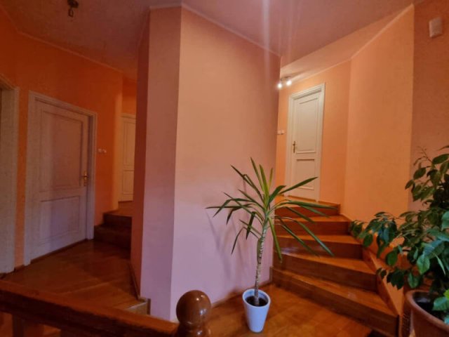 Eladó családi ház, Solymáron 249.9 M Ft, 6 szobás