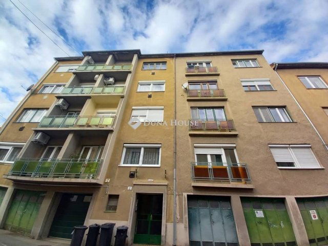 Kiadó téglalakás, albérlet, Pécsett 160 E Ft / hó, 2 szobás
