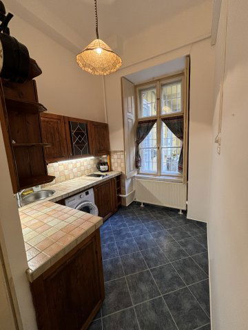 Kiadó téglalakás, albérlet, V. kerületben, Molnár utcában