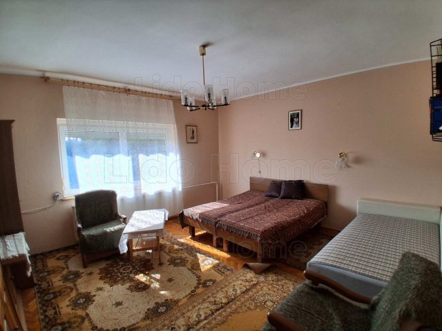 Eladó téglalakás, Balatonalmádiban 120 M Ft, 5 szobás