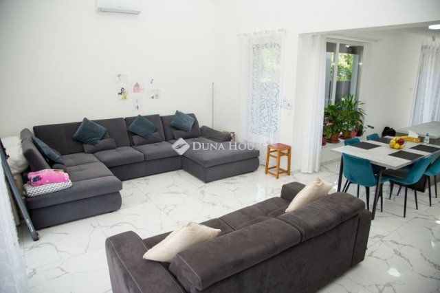 Eladó családi ház, Alsónémediben 149.9 M Ft, 4 szobás