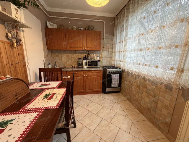 Eladó panellakás, Hajdúszoboszlón 52.9 M Ft, 2 szobás