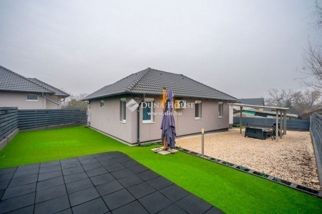 Eladó családi ház, Szigetszentmiklóson 119.9 M Ft, 4 szobás