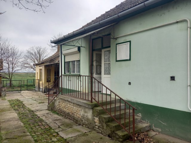 Eladó családi ház, Garán 14 M Ft, 4 szobás