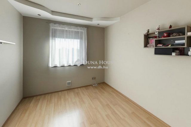 Eladó családi ház, Kecskéden 154.9 M Ft, 5 szobás