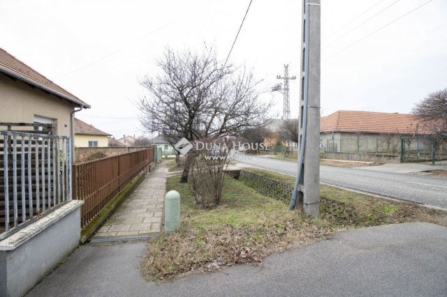 Eladó családi ház, Ecseren 76.8 M Ft, 3 szobás