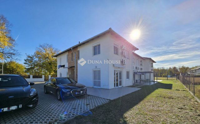 Eladó ikerház, Gödön 119.9 M Ft, 6 szobás