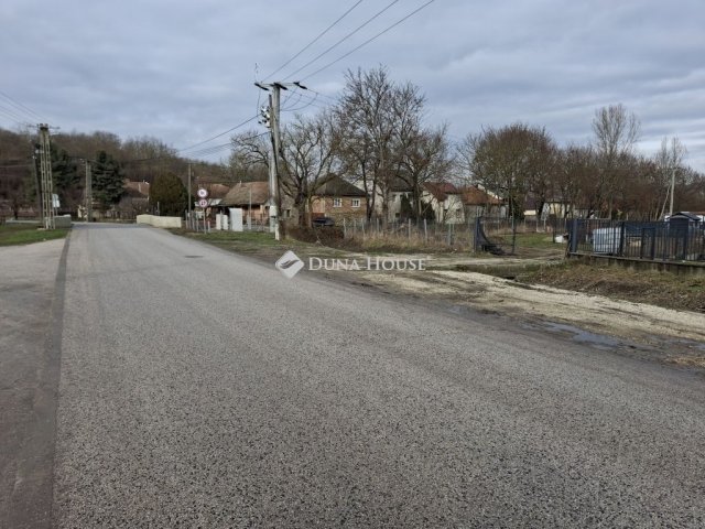 Eladó családi ház, Sárisápon 69.5 M Ft, 5 szobás