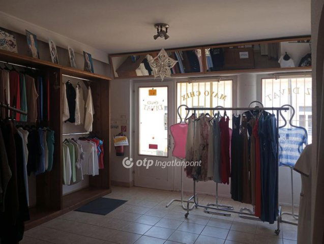 Eladó üzlethelyiség, Tiszafüreden 45 M Ft, 2 szobás