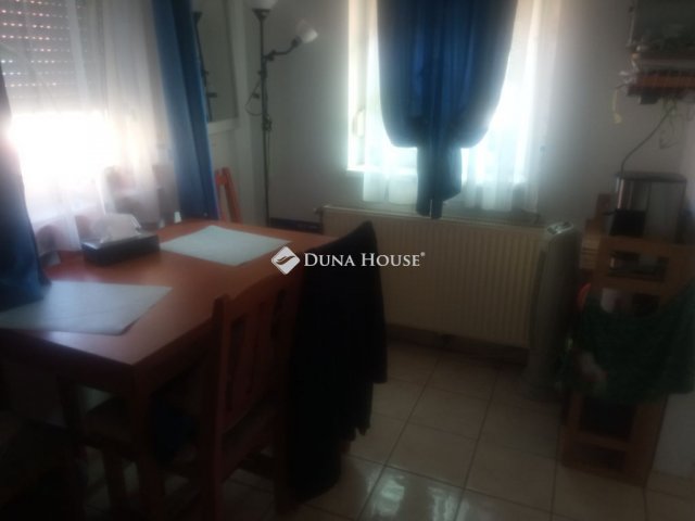 Eladó téglalakás, Pápán 55.9 M Ft, 3 szobás