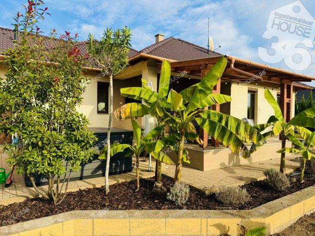 Eladó családi ház, Kecskeméten 155.9 M Ft, 4 szobás