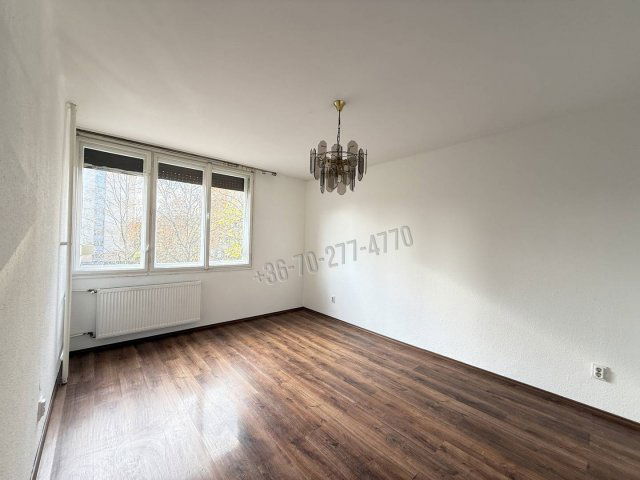 Eladó téglalakás, Oroszlányban, Népek barátsága utcában