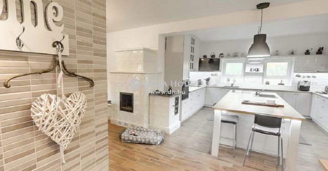 Eladó családi ház, Lajosmizsén 400 M Ft, 4 szobás