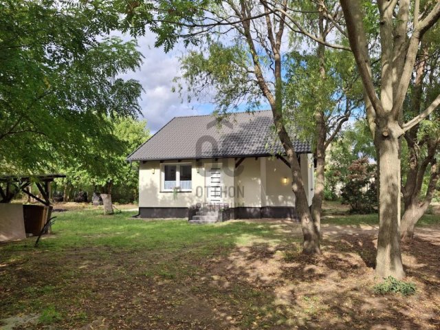 Eladó családi ház, Cegléden 56.5 M Ft, 2 szobás