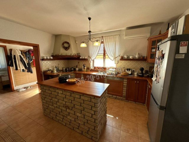 Eladó családi ház, Pakson 155 M Ft, 3 szobás
