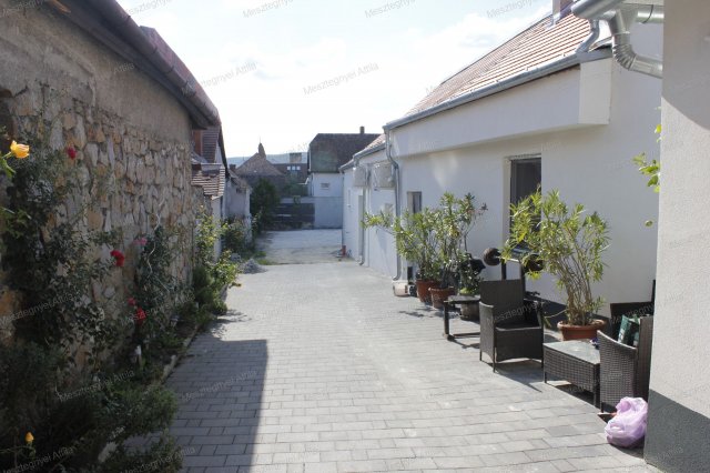 Eladó családi ház, Sopronban 89.99 M Ft, 4 szobás