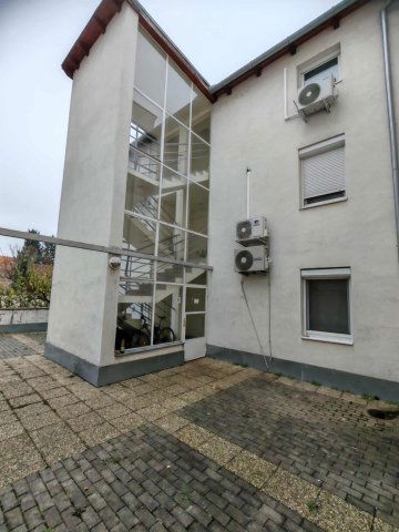 Eladó téglalakás, Pécsett 46.9 M Ft, 3+2 szobás