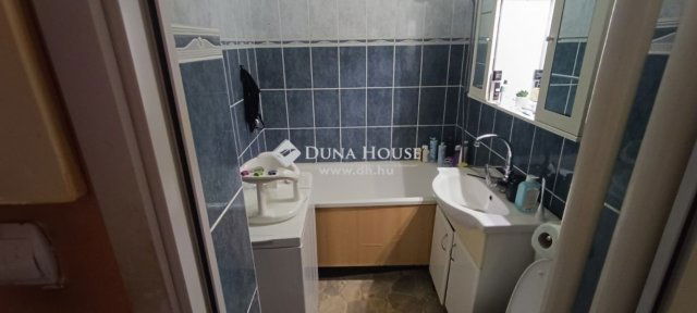 Eladó panellakás, Pécsett 41.9 M Ft, 2 szobás