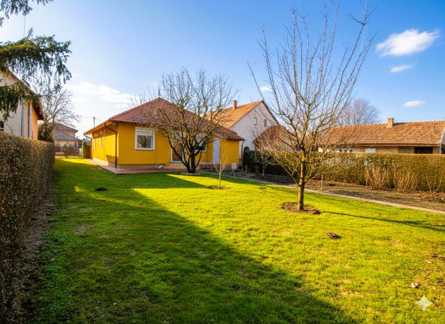 Eladó családi ház, Szigethalmon 97.9 M Ft, 5 szobás