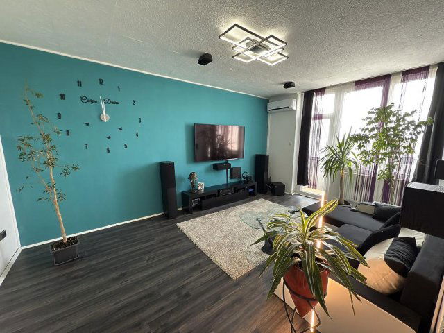 Eladó panellakás, Szentendrén 94.9 M Ft, 5 szobás