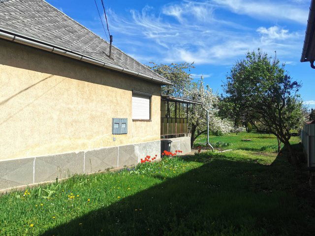 Eladó családi ház, Szirmabesenyőn 38.1 M Ft, 4 szobás