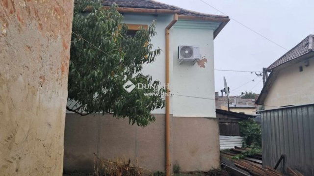 Eladó családi ház, Pécsett 7.9 M Ft, 1 szobás