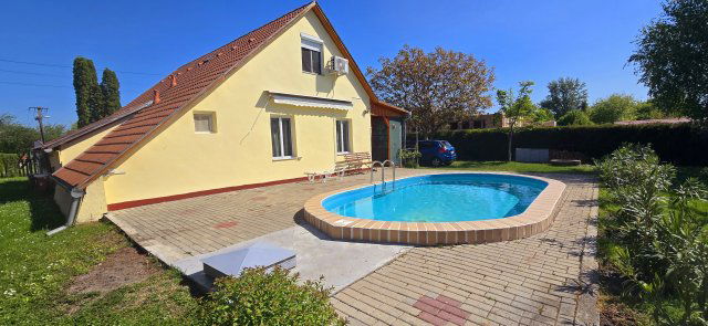 Eladó nyaraló, Balatonmáriafürdőn 78.9 M Ft, 7 szobás