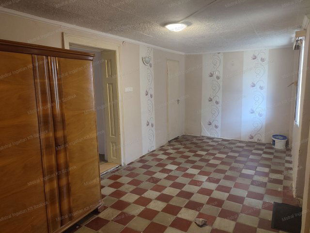 Eladó családi ház, Tiszajenőn 14.9 M Ft, 3 szobás