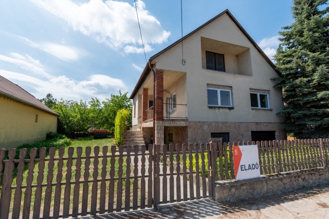 Eladó családi ház, Csákváron 58 M Ft, 3 szobás