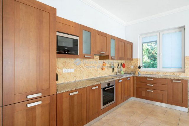 Eladó családi ház, Budapesten, II. kerületben 361.95 M Ft