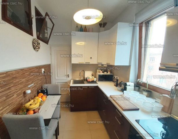 Eladó téglalakás, Budapesten, III. kerületben 84.9 M Ft