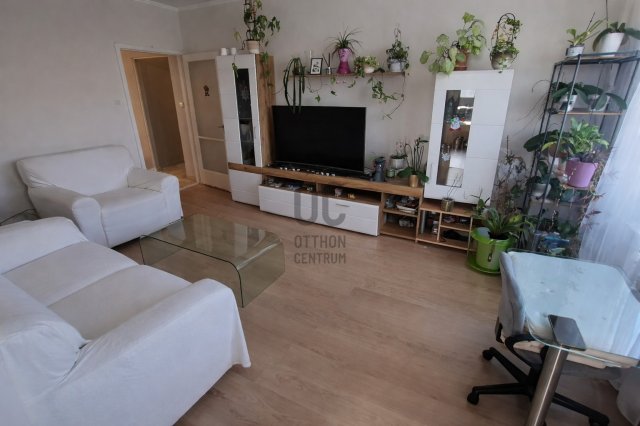 Eladó panellakás, Szegeden 59.9 M Ft, 3 szobás