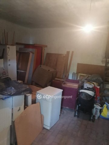 Eladó családi ház, Felsőlajoson 89.9 M Ft, 7+1 szobás