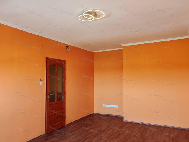 Eladó panellakás, Szolnokon 32.5 M Ft, 1+1 szobás