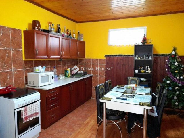 Eladó családi ház, Tóalmáson 51.9 M Ft, 5 szobás