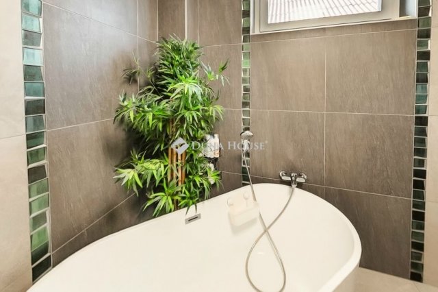 Eladó családi ház, Inárcson 199.9 M Ft, 5 szobás