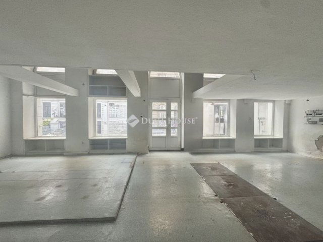 Eladó üzlethelyiség, Budapesten, VI. kerületben 124.99 M Ft