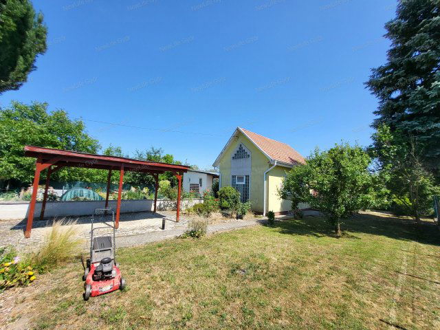 Eladó nyaraló, Győrött 34 M Ft, 2 szobás / költözzbe.hu