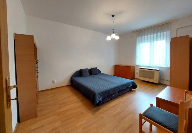 Eladó téglalakás, Szolnokon 0.12 M Ft, 1 szobás