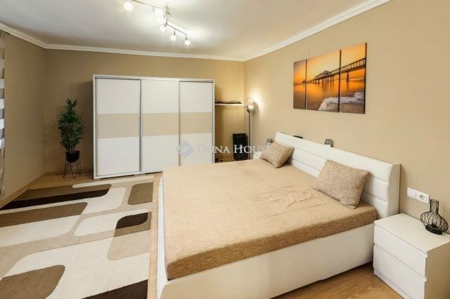 Eladó családi ház, Kecskeméten 69 M Ft, 7 szobás