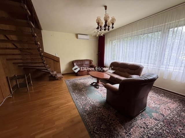Eladó sorház, Nyergesújfaluban 88 M Ft, 6 szobás