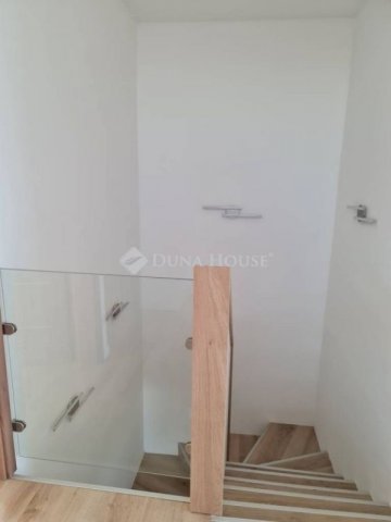 Eladó ikerház, Pécsett 139.9 M Ft, 4 szobás