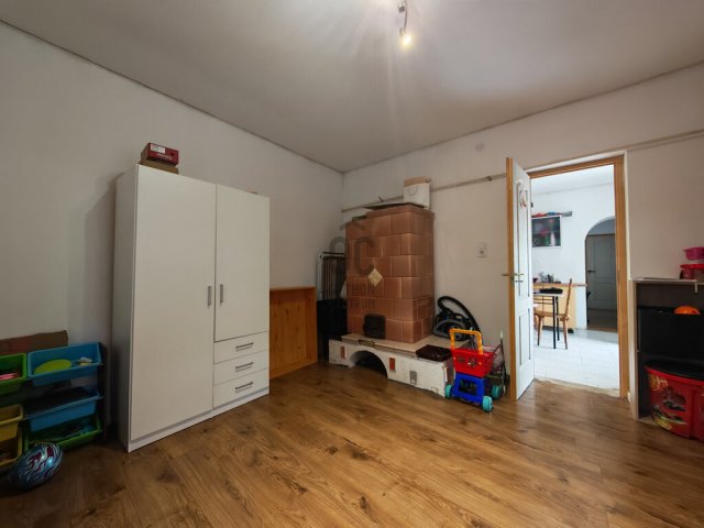 Eladó családi ház, Magyaralmáson 23 M Ft, 2 szobás