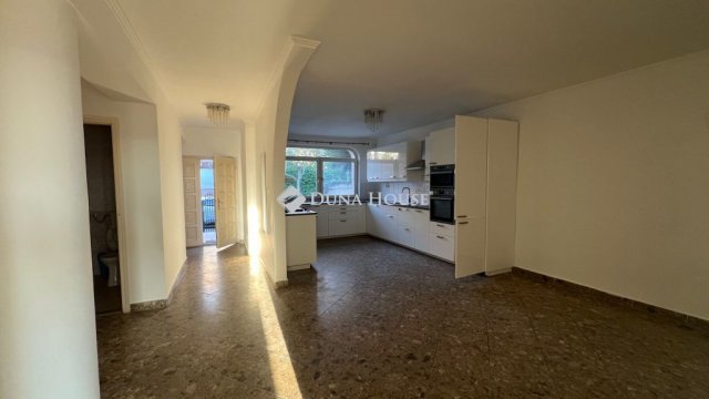 Kiadó ikerház, albérlet, Budaörsön, Fodros utcában, 9 szobás