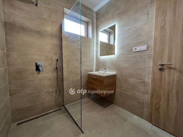 Eladó téglalakás, Tápiószőlősön 42.95 M Ft, 2+1 szobás